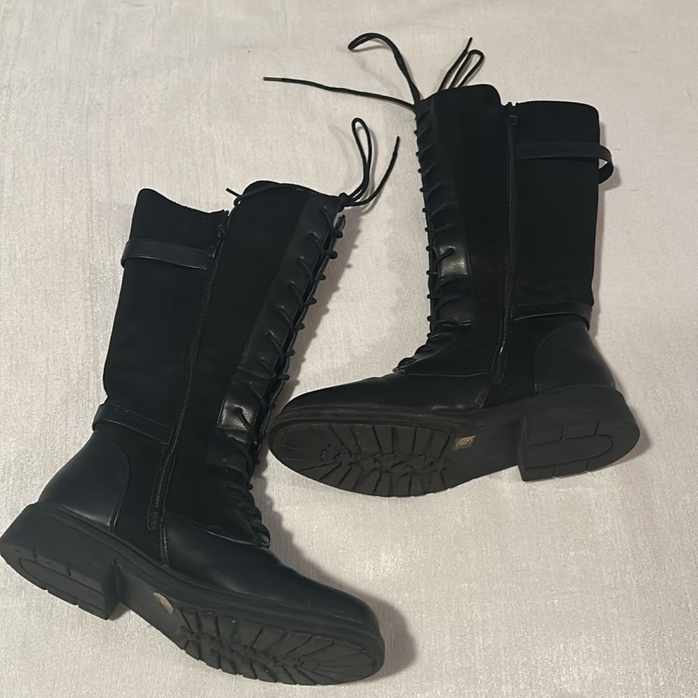Central Point Tall Black Boot Heeled w Buckle & Cute design Size 10 Combat Style - Picture 12 of 15